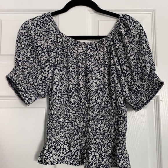 Floral Print Blouse Size Medium - Picture 3 of 4